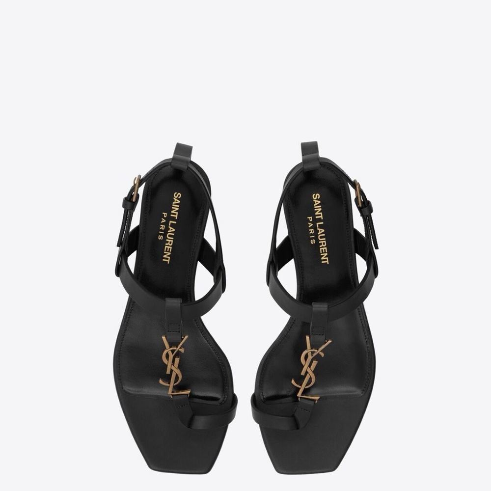 CASSANDRA FLAT SANDALS IN SMOOTH LEATHER WITH GOLD-TONE MONOGRAM
